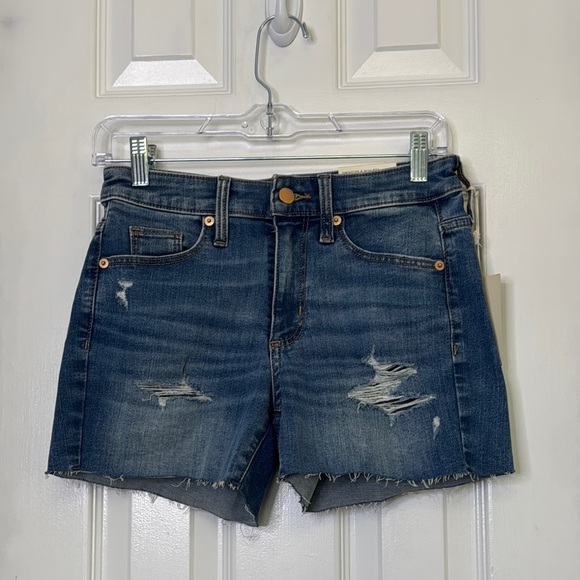 NWT Universal Thread Blue Jean Shorts with Distressed Raw Hem - Picture 1 of 4